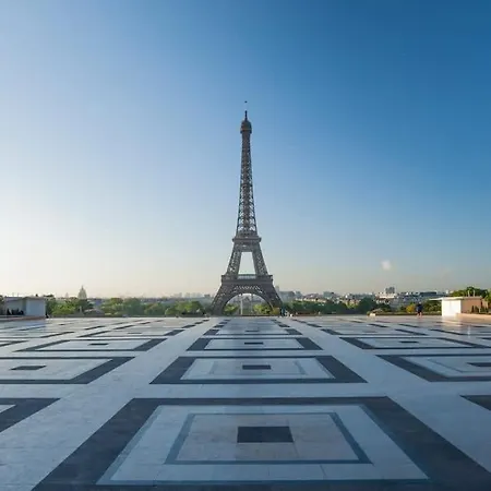 Chic Parisian Trocadéro&eiffel Tower
