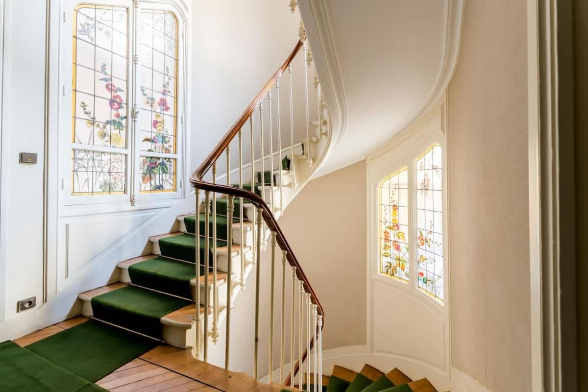 Chic Parisian Trocadero & Eiffel Tower Apartment Paris
