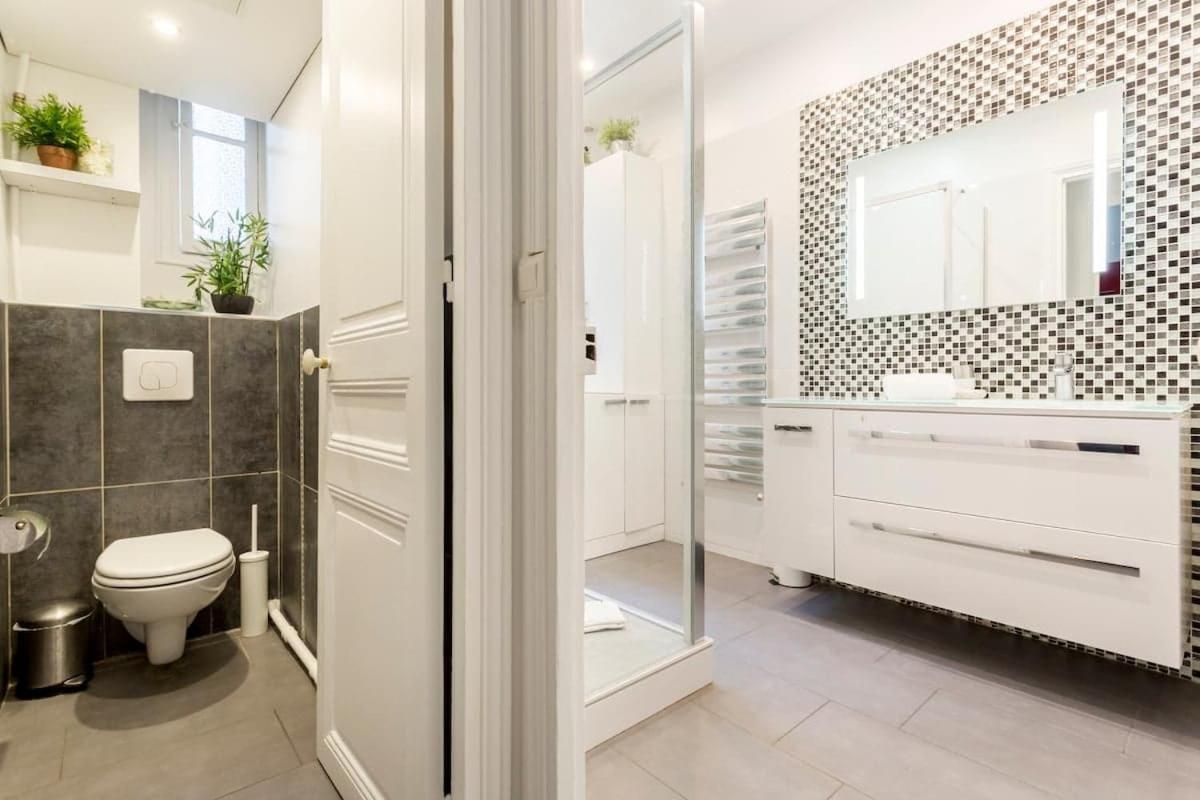 Chic Parisian Trocadero & Eiffel Tower Apartment Paris