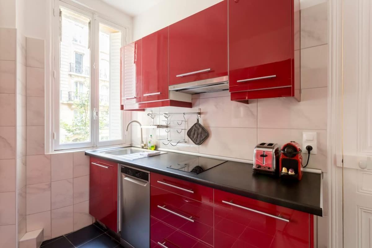 Chic Parisian Trocadero & Eiffel Tower Apartment *