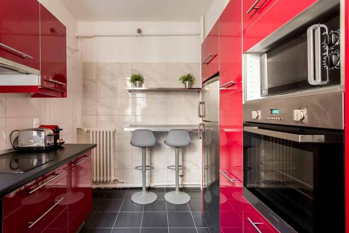 Chic Parisian Trocadero & Eiffel Tower Apartment Paris