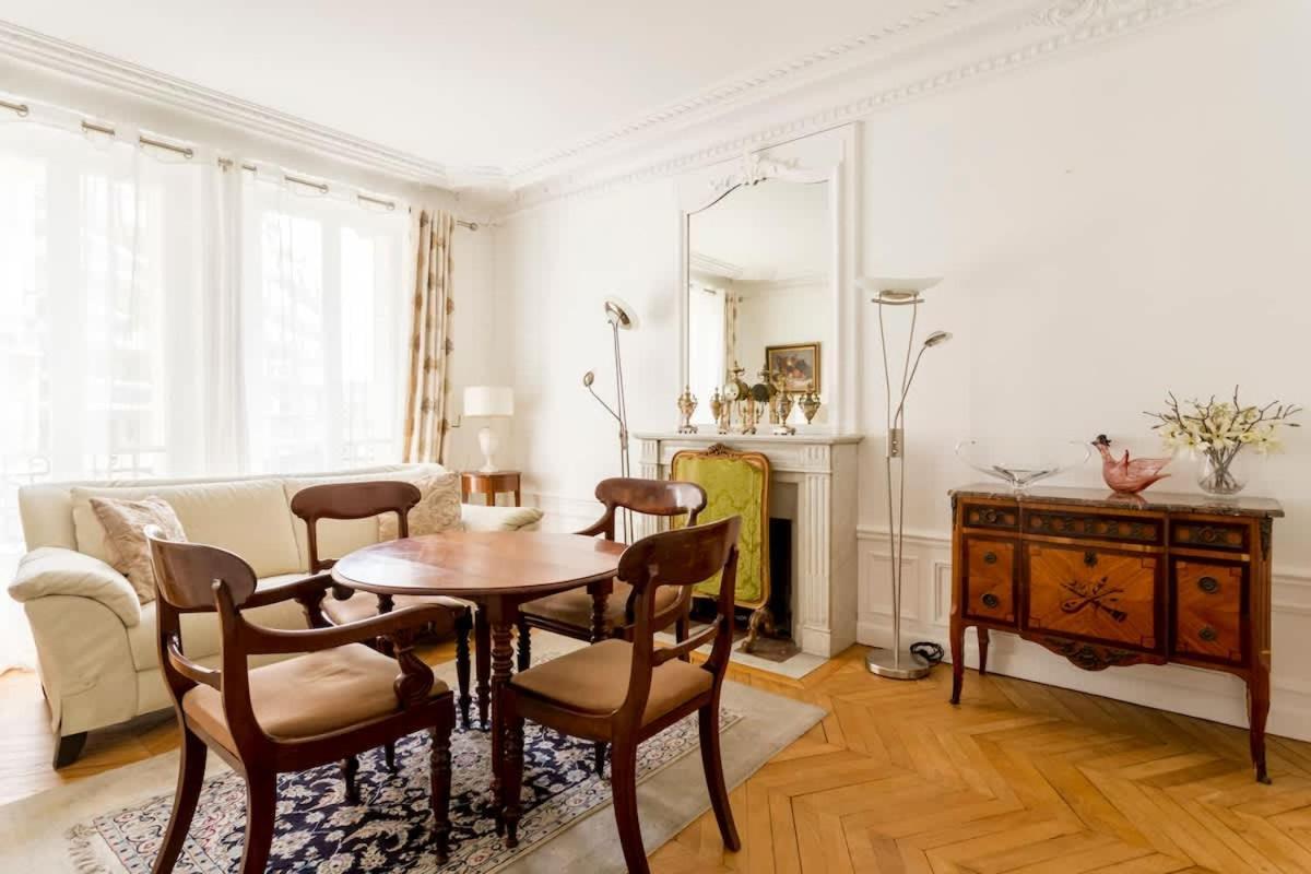Chic Parisian Trocadero & Eiffel Tower Apartment Paris