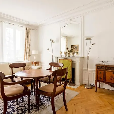 Chic Parisian Trocadero & Eiffel Tower Apartment Paris